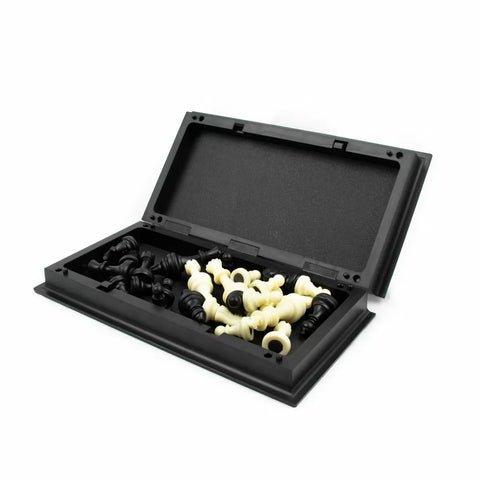 LPG Classics: Plastic Magnetic Chess Set 20cm